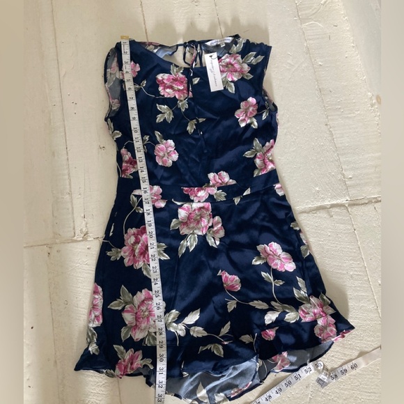 Cupcakes and cashmere jacinda floral ruffle romper jumpsuit size 6 navy pink - Picture 7 of 7